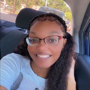 Meet your Posher, Malika